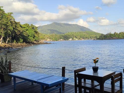 Iboih House | Pele's Place Coral Reef Bungalows & Café Maman