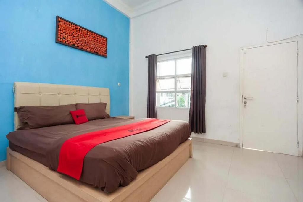 Jambi Hotel | RedDoorz at Jalan HOS Cokroaminoto Jambi