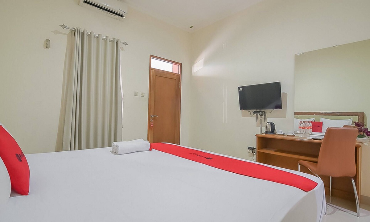 Cileunyi House | RedDoorz near IPDN 2