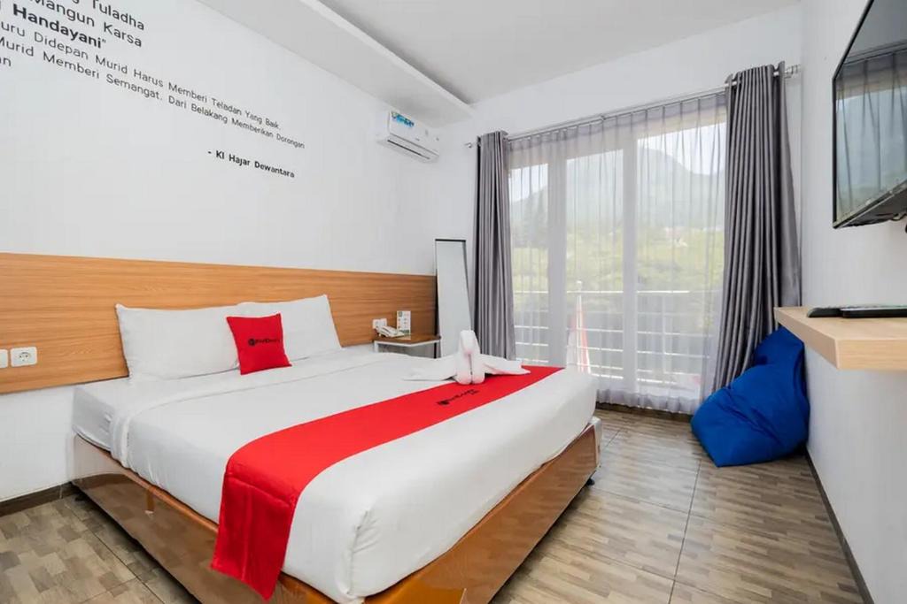 Oro Oro Ombo Hotel | RedDoorz near Jawa Timur Park 2