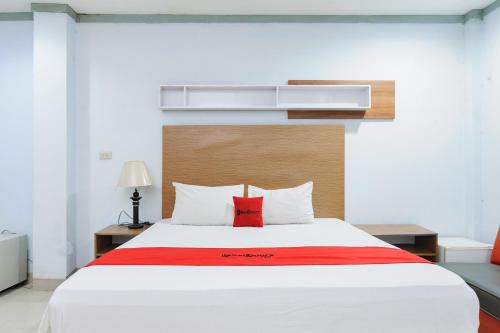 Banjarmasin Hotel | RedDoorz near Mitra Plaza Kota Banjarmasin