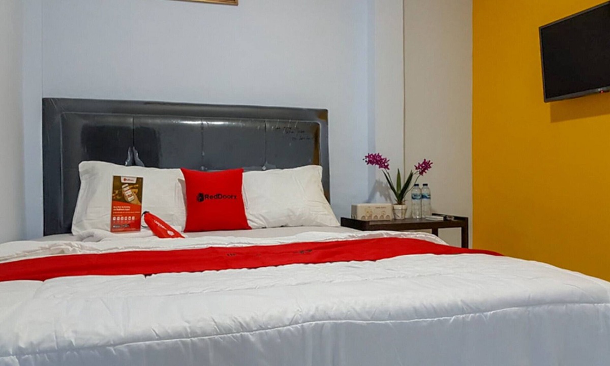 Luwuk Hotel | RedDoorz near RSUD Kota Luwuk