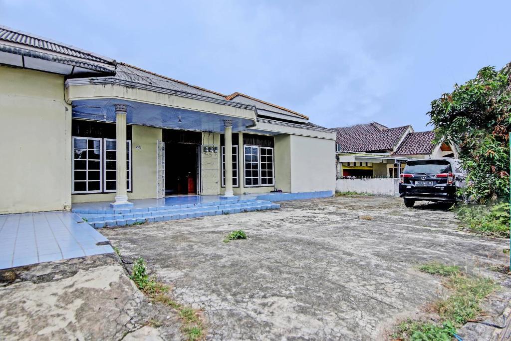Palembang Hotel | RedDoorz near Taman Polda Palembang
