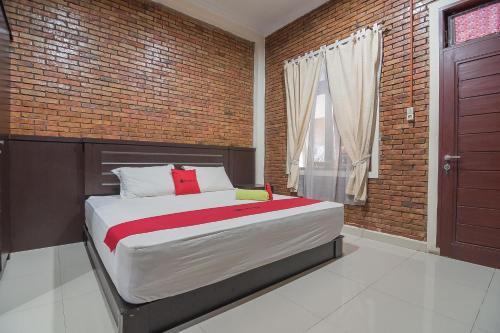 Medan House | RedDoorz Plus near Cambridge City Square 2 Medan