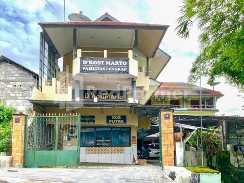 Sleman Hotel | RedDoorz Syariah at De KostMarto UTY