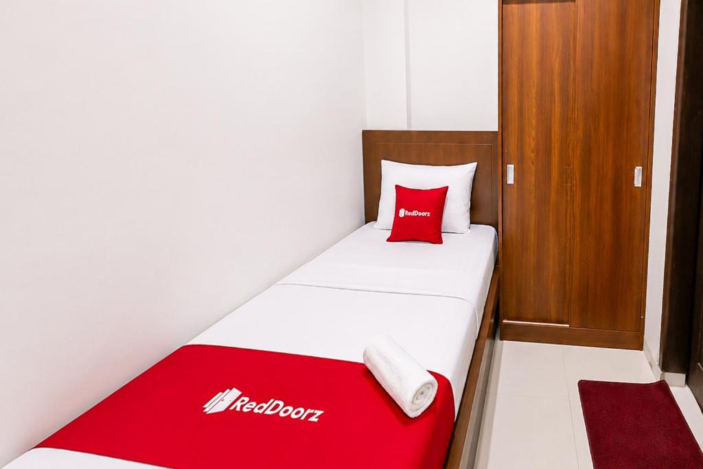 Bandung House | RedDoorz Syariah near Alun Alun Kota Bandung