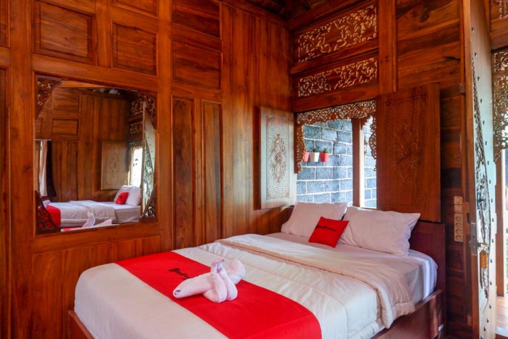 Wonosobo Hotel | RedDoorz Syariah near Terminal Mendolo Wonosobo 2