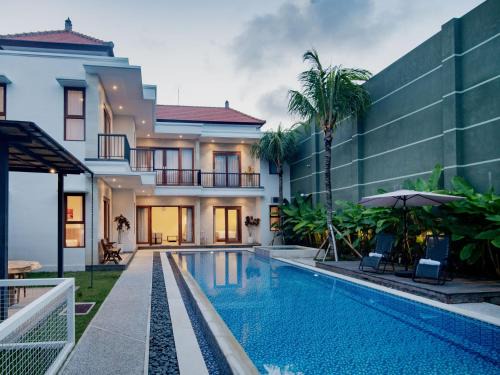 Renon Villa | RL Villa Sanur Spacious Pool
