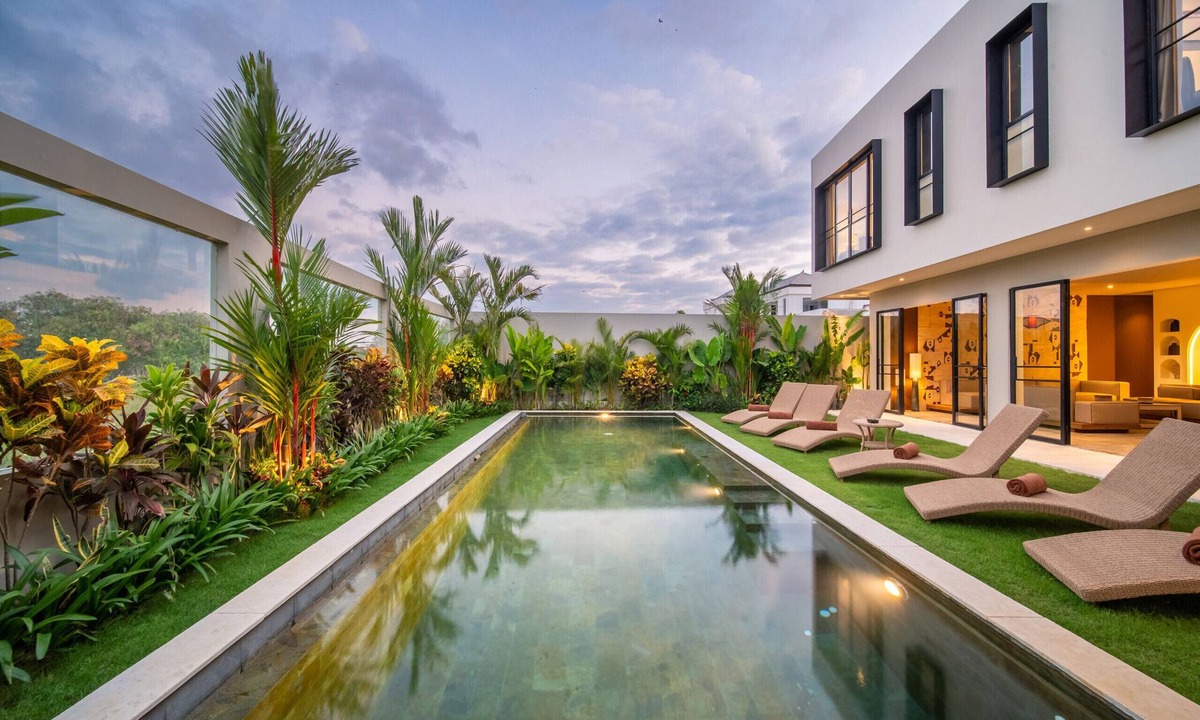 Umalas Villa | Secluded Garden Villa Large Pool Six Bedrooms