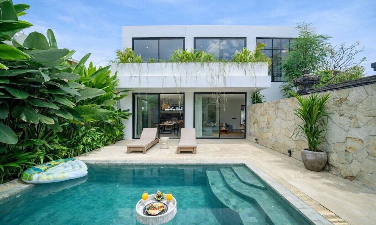 Babakan Villa | Serene 3BR Escape w Beach Nearby, Huge Pool&Garden