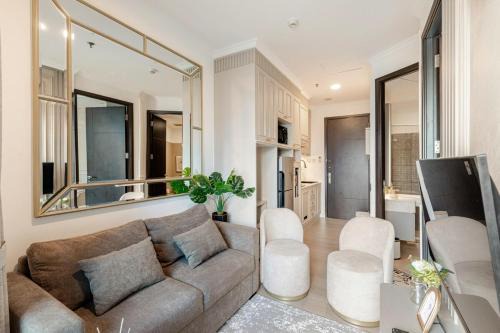 Jakarta Apartment | Skyline Apartment with Designer Room and Best View