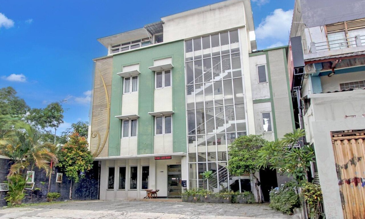 Central Yogyakarta House | Spacious Family Suite with Free WiFi and Parking