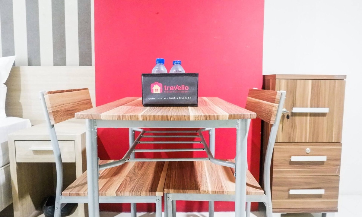 Siwalankerto Apartment | Spacious Studio Room at The Square Apartment