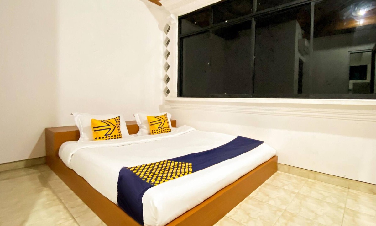 Padang Hotel | SPOT ON 2051 Sho Family Homestay & Resto