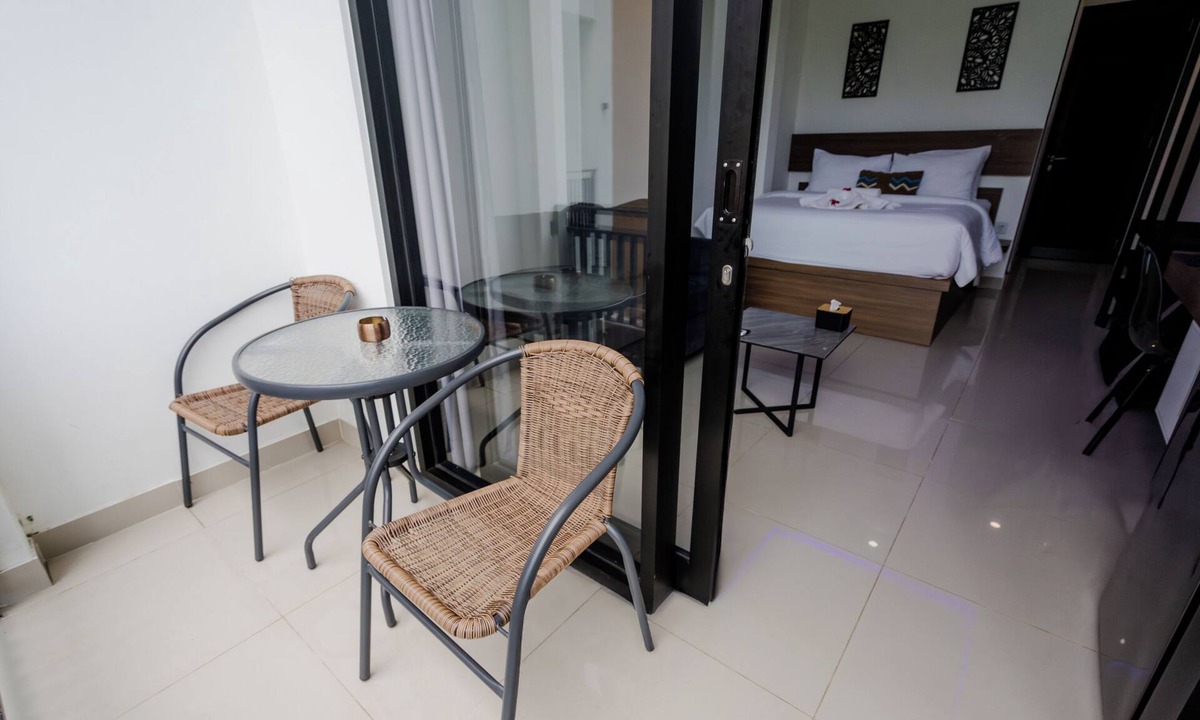 Central Seminyak Apartment | Stylish Bali Studio w/Fast WiFi & Work Desk