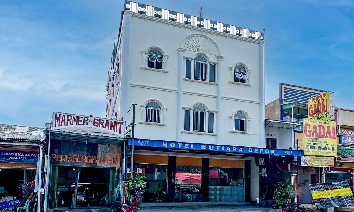 Depok House | Stylish DBL Suite Escape W/Free WiFi and Parking