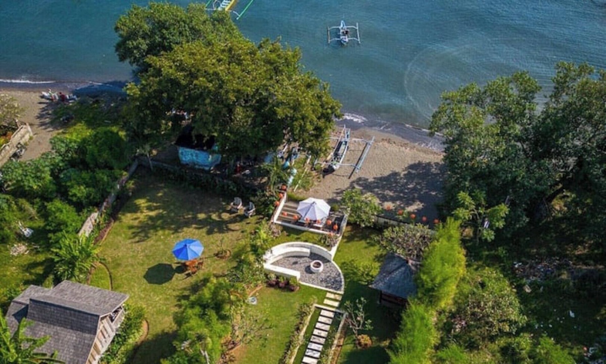 Lovina Cabin | ❤ The loveshack: a romantic beachfront bungalow ❤
