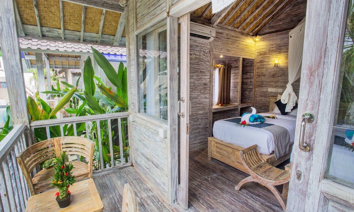 Mushroom Bay Hotel | The Syron Huts Lembongan