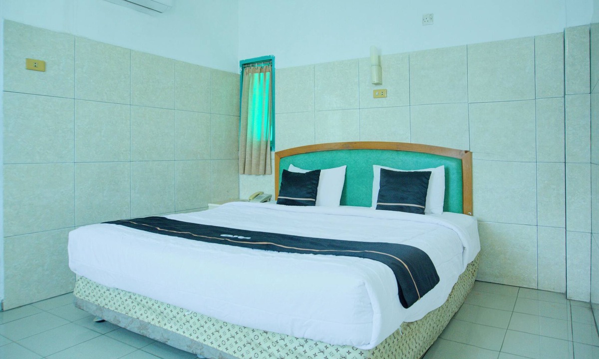 Palembang Hotel | Townhouse Oak Palembang Near Jembatan Ampera Formerly Azzura Hotel