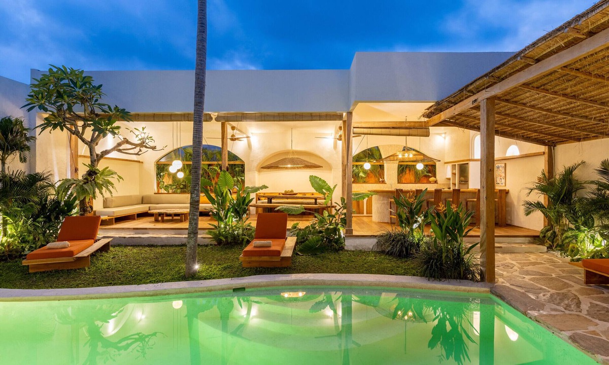 Umalas Villa | Tropical Garden Private Pool Near the Beach