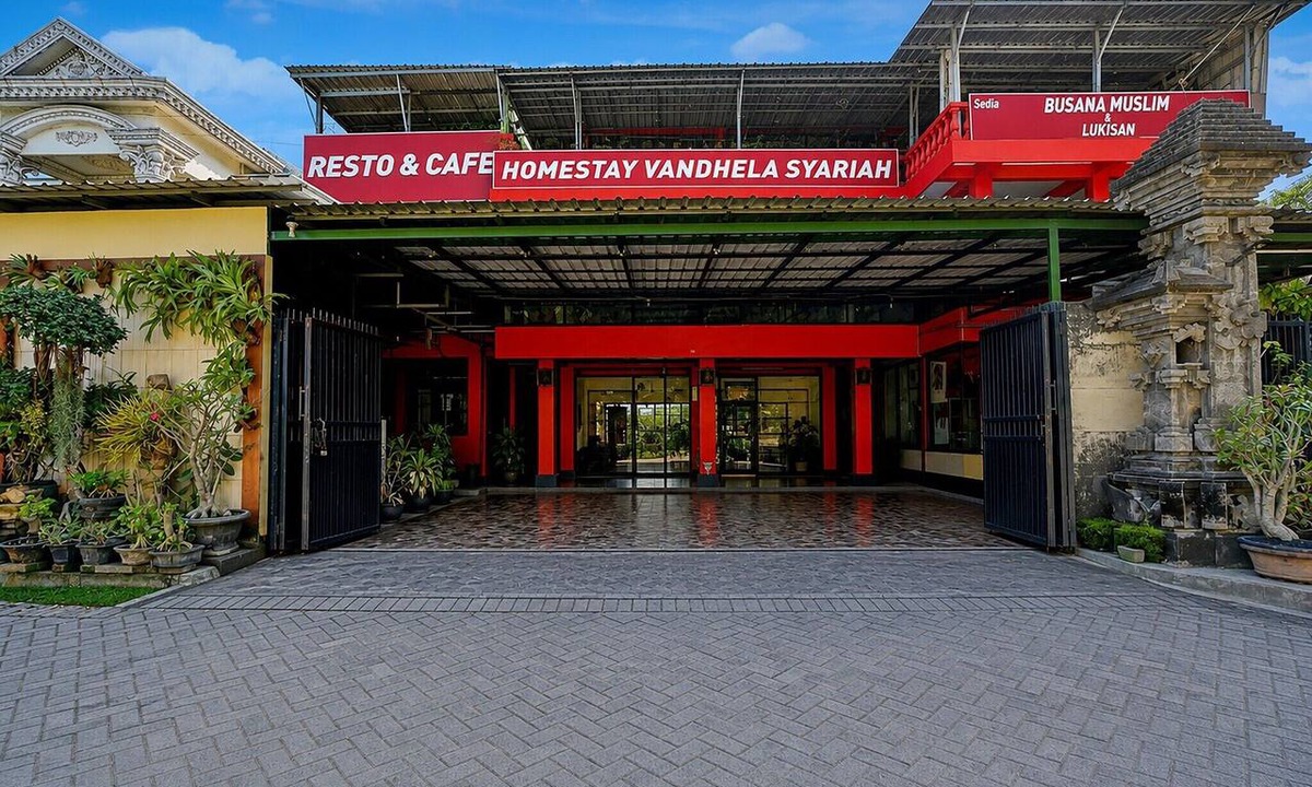 Surabaya House | Twin Room near City of Tomorrow Mall