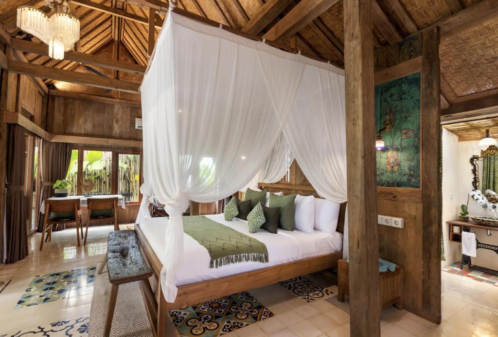 Batu Bolong Cabin | Umakayu Joglo Villa Canggu - Boutique Hotel