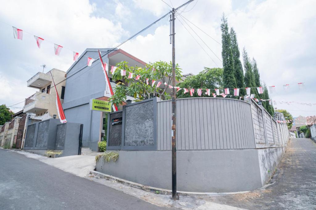 Ngaglik Hotel | Urbanview Hotel Bubusini Batu by RedDoorz
