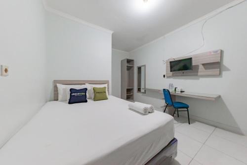 West Cirebon Hotel | Urbanview Hotel Sunday Cirebon by RedDoorz