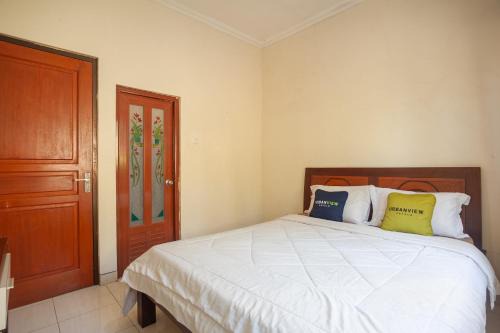 Ciloto Hotel | Urbanview Resort Syariah Khansa Cisarua Puncak by RedDoorz