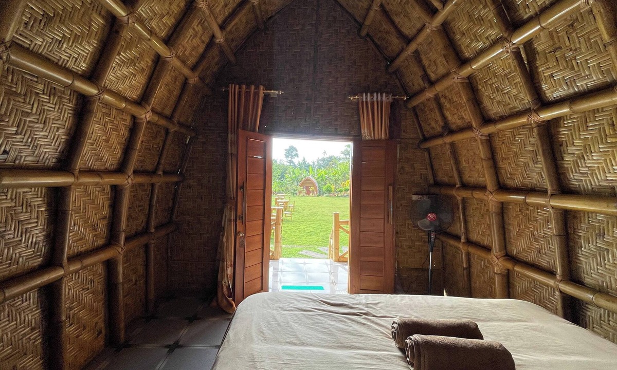 Bayan Villa | Villa Bambu Rinjani & Restaurant