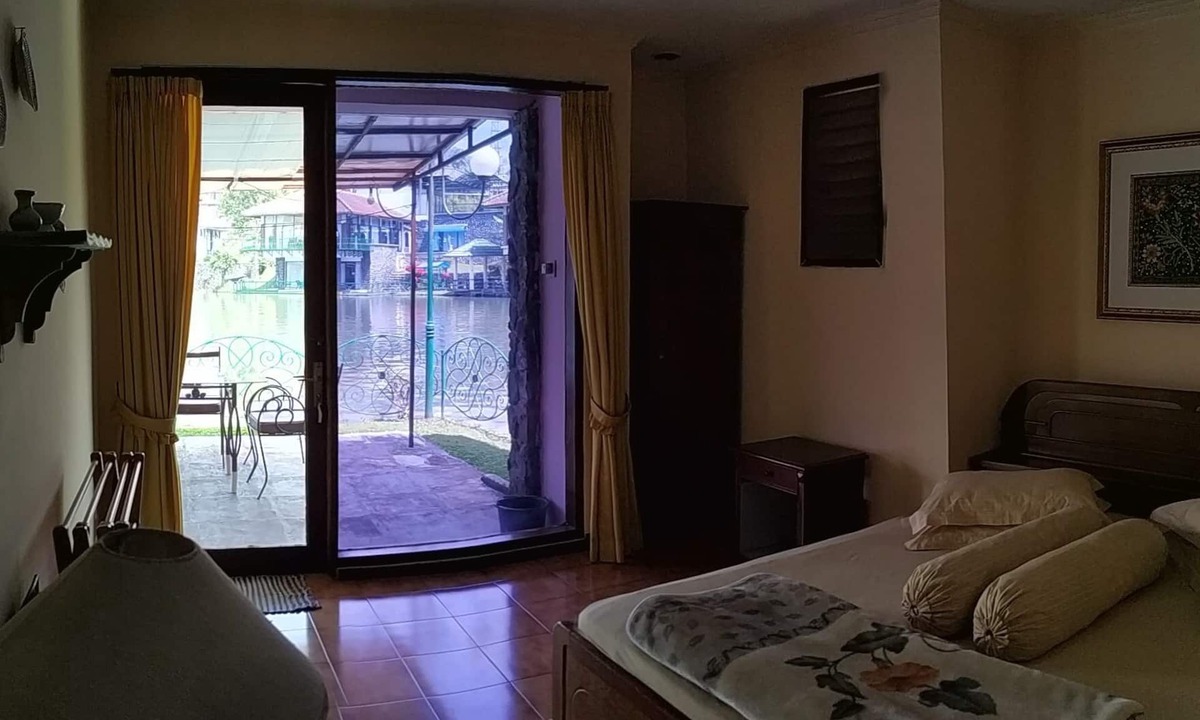 Cipanas Villa | Villa Lot 5 Lake View for 30 pax