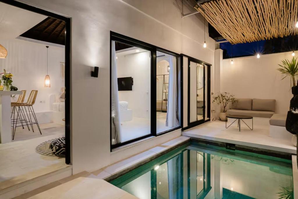 Padonan Villa | Villa Lotus - Private Oasis for Couples and Digital Nomads