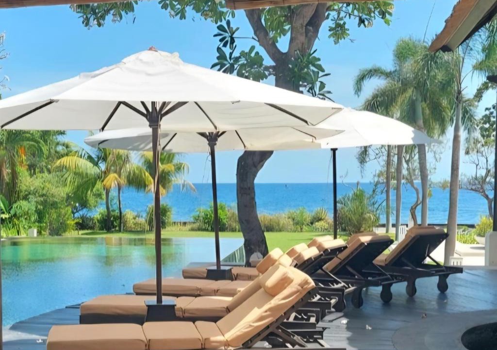 Lokapaksa Villa | Villa Terang Bulan - luxury private beachfront villa