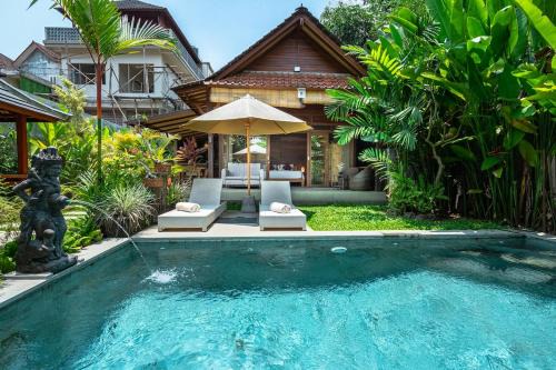 Penestanan Villa | Warm Wooden Tropical Villa with Pool