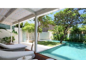 Beachside 3 Bedroom Villa Seminyak, Modern in Seminyak