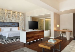 Spacious Modern Suite with Free Minibar Items (T Sand Suite27)