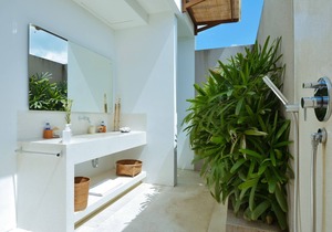 Stylish & Elegant 2BR Luxury Villa, Seminyak - Private Bar & Kitchen! in Seminyak