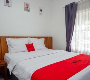Reddoorz Xt Square 