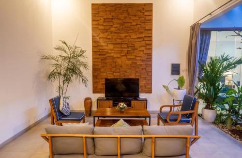 Dewi Sri Villa | 2 BR Villa dewi sri Private Pool Seminyak 2km to double 6 beach