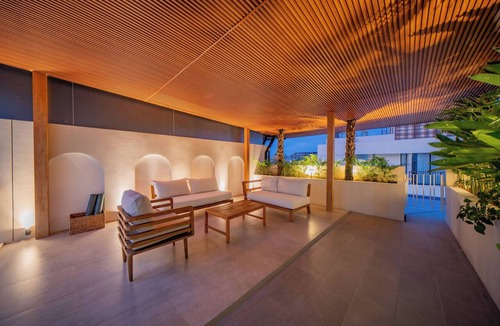 Umalas Villa | 3-Storey Villa Private Rooftop/Pool Seminyak/Changgu Transfers