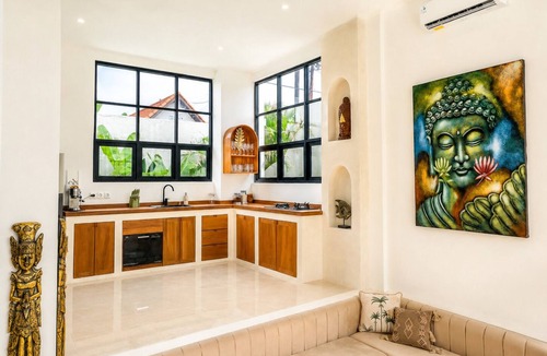 Berawa Villa | 3BR Private Pool Villa in Berawa Walk to Beach, Cafes & Finns