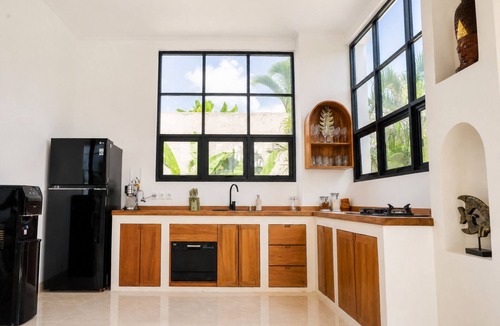 Berawa Villa | 3BR Private Pool Villa in Berawa Walk to Beach, Cafes & Finns