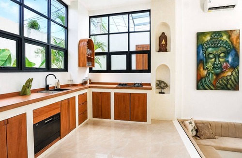 Berawa Villa | 3BR Private Pool Villa in Berawa Walk to Beach, Cafes & Finns