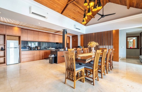 Kuta Selatan Villa | 4 Bedroom Waterfront Villa in Nusa Dua