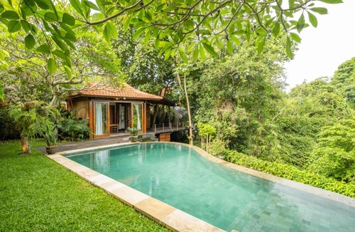 Kutuh Kaja Villa | 4BR Nature Retreat-Pool, Sauna & Jungle Views