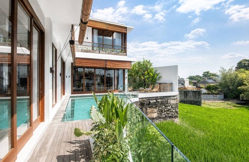 Batu Bolong Villa | 5BR Canggu Retreat Steps to Beach, Ricefield view