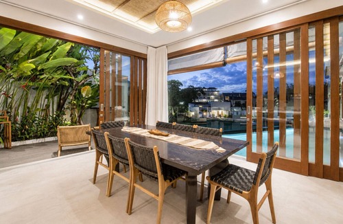 Batu Bolong Villa | 5BR Canggu Retreat Steps to Beach, Ricefield view