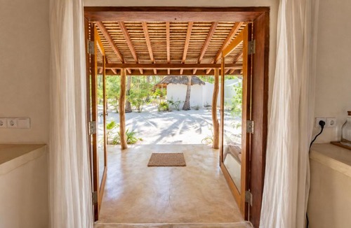 Rote Island Resort | 81 Palms Resort