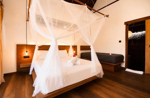 Sipura Island Hotel | Akar Mentawai