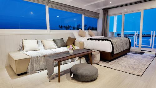Batam Boat Rental | Amore Yacht Ranoh Island Batam